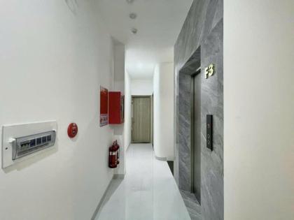 Bán CHDV 6 lầu mới 100% 17PN ngang 6m 108m2 ngay chợ Phạm Văn Bạch TN 100tr chỉ 21.9 tỷ.