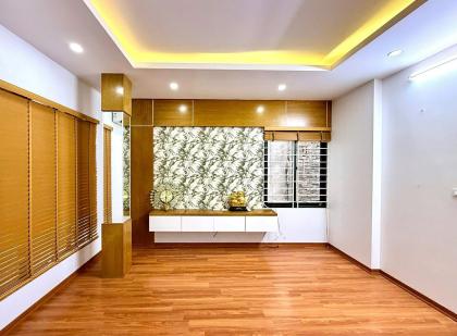 Bán nhà đẹp Pháo Đài Láng Đống Đa 32m 5T MT rộng 9,5 tỷ.