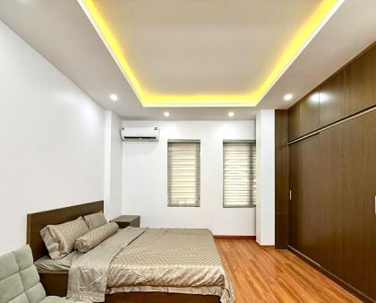 Bán nhà đẹp Pháo Đài Láng Đống Đa 32m 5T MT rộng 9,5 tỷ.