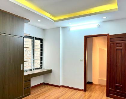 Bán nhà đẹp Pháo Đài Láng Đống Đa 32m 5T MT rộng 9,5 tỷ.