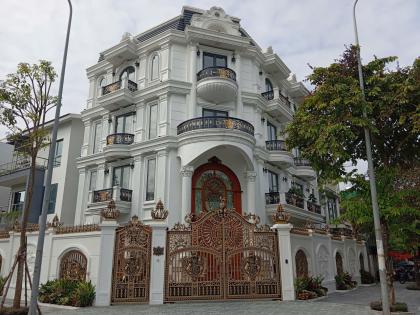 Cực hiếm! Biệt thự lô Góc KĐT Việt Hưng gần trường Marie Curie 300m2 chỉ 8x tỷ. 0989626116