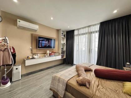 XE HƠI VÀO NHÀ! Bán Nhà Đẹp 5 Tầng Nguyễn Tri Phương, 50m2, Chỉ 11 Tỷ TL