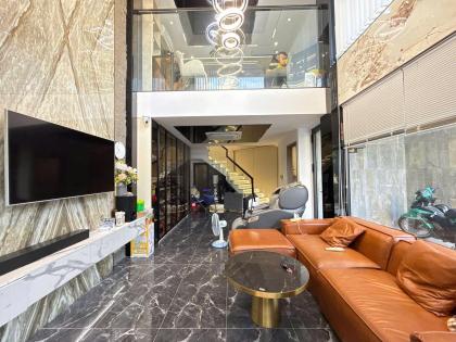 Bán nhà Biệt thự - Hẻm 6m Nguyễn Tư Giản, ngay EMART, 7,9x12m, 5 Tầng, 4PN, 11,3 tỷ.