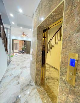 Bán nhà mới xây 5 tầng Thang máy phố Văn Cao Ba Đình 56m 19,5 tỷ