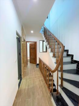 Bán nhà mới xây 5 tầng Thang máy phố Văn Cao Ba Đình 56m 19,5 tỷ