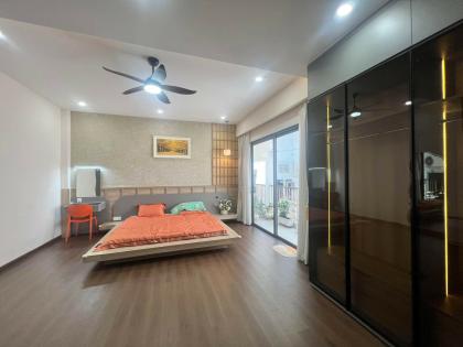 Ở NGAY! Bán Nhà 5 Tầng Cực Đẹp Lê Văn Sỹ, 43m2, Chỉ 8.3 Tỷ TL