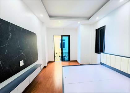 Bán nhà phố Nguyên Hồng Ba Đình 30m 5T Thang máy ngõ thông 12 tỷ