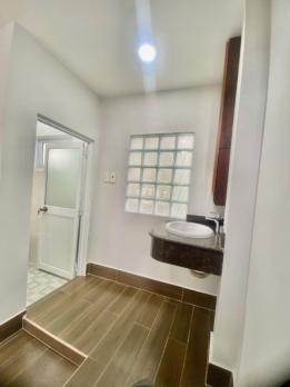 Bán gấp nhà mặt tiền Quận Phú Nhuận TP.HCM, giáp Q1, lô góc kinh doanh đỉnh, giá rẻ