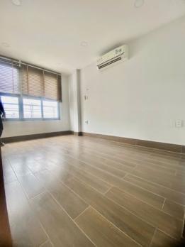 Bán gấp nhà mặt tiền Quận Phú Nhuận TP.HCM, giáp Q1, lô góc kinh doanh đỉnh, giá rẻ