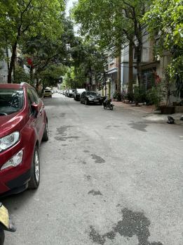 Bán Nhà P/Lô 3 Ô Tô Tránh 80m2-5T Mt10,5m Vỉa Hè 2MT 2 THOÁNG 28,7 Tỷ Hồng Tiến.