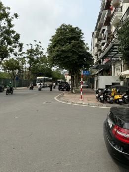 Bán Nhà Mặt Phố Lâm Hạ Bồ Đề Long Biên 260m2-7T-3MT VIEW Hồ 135 Tỷ Lâm Hạ.