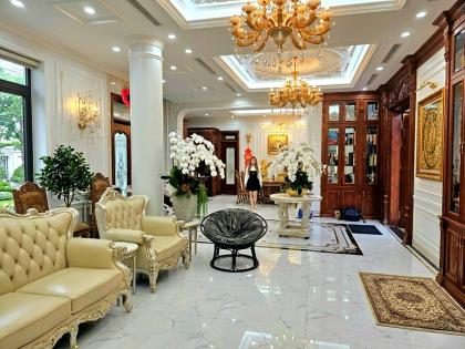 Bán Nhà Nguyễn Cao Luyện Việt Hưng 250m2-5T-Th/Máy Lô Góc-2MT30m Vỉa Hè 90,5 Tỷ.