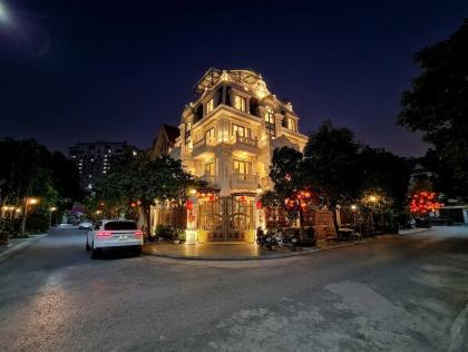 Bán Nhà Nguyễn Cao Luyện Việt Hưng 250m2-5T-Th/Máy Lô Góc-2MT30m Vỉa Hè 90,5 Tỷ.