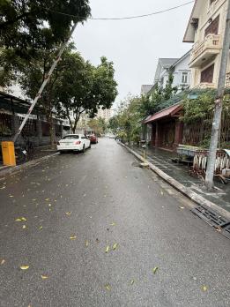 Bán Nhà Nguyễn Cao Luyện Việt Hưng 250m2-5T-Th/Máy Lô Góc-2MT30m Vỉa Hè 90,5 Tỷ.