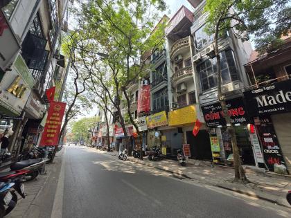 Bán Nhà Mặt Phố Nghĩa Tân Cầu Giấy 80m2-3T Mt5m Vỉa Hè 2 THOÁNG 44 Tỷ Nghĩa Tân.